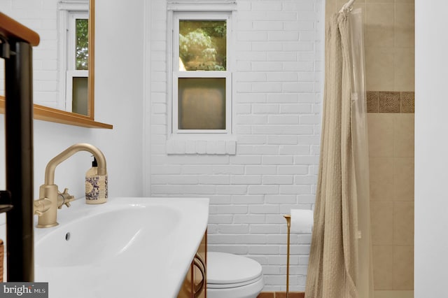 9235 E Parkhill Dr, Bethesda, MD 20814 - full bathroom featuring a sink, toilet, and a tile shower