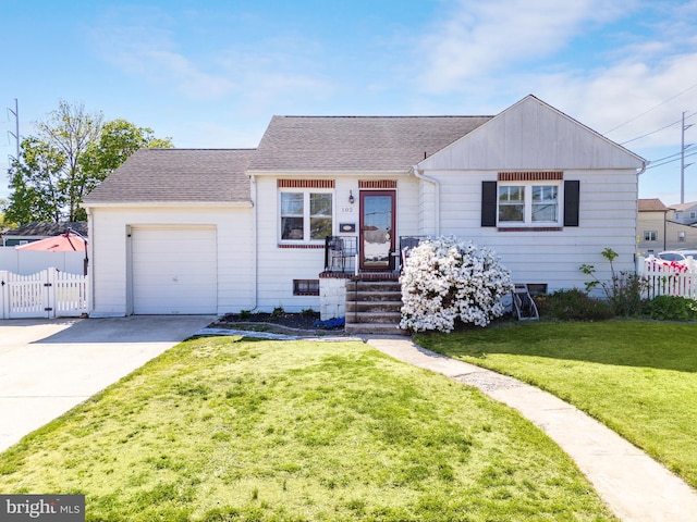 view of front facade featuring a garage, a front lawn, fence, roof with shingles, and driveway