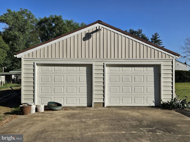 view of detached garage