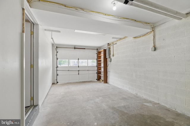 garage featuring concrete block wall