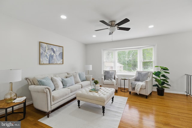 living area with ceiling fan, light wood-type flooring, recessed lighting, and baseboards