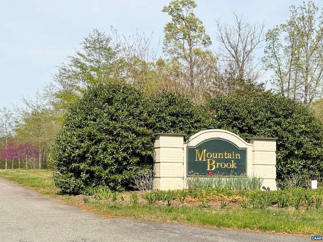 view of community / neighborhood sign