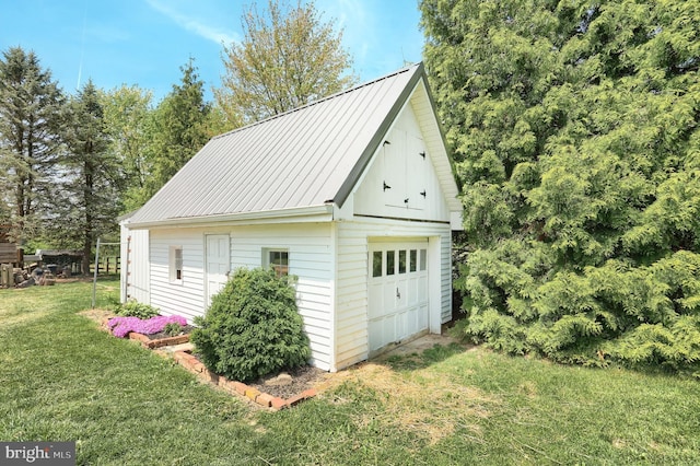 view of detached garage