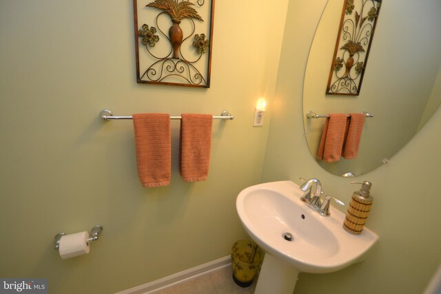 724 Hidden Oak Ln, Glen Burnie, MD 21060 - bathroom with a sink, baseboards, and tile patterned flooring