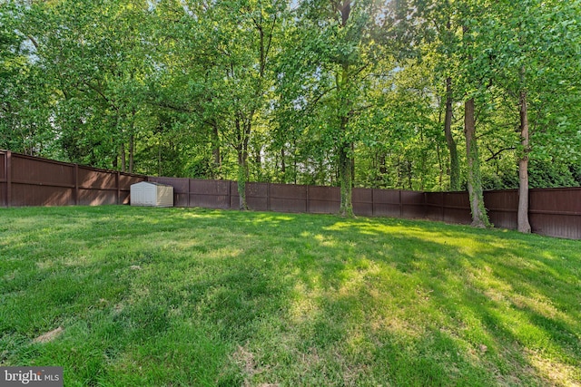 6028 Toomey Ln, Elkridge, MD 21075 - view of yard featuring a fenced backyard and a shed