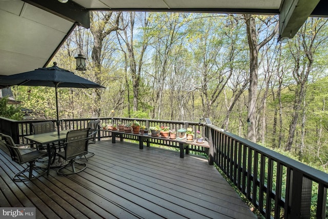 deck featuring outdoor dining space