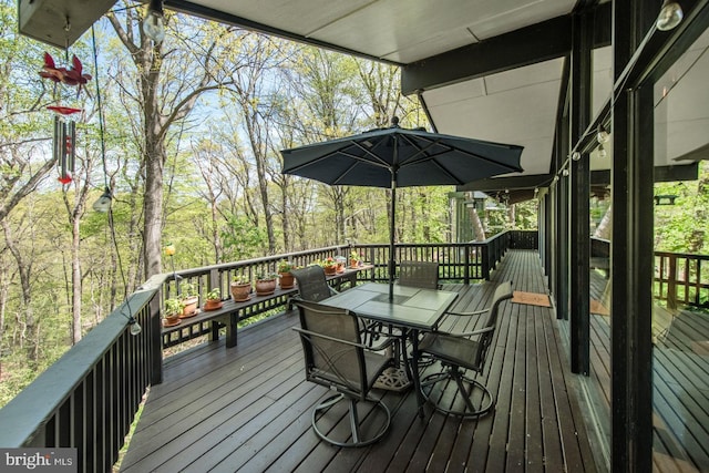 deck with outdoor dining space