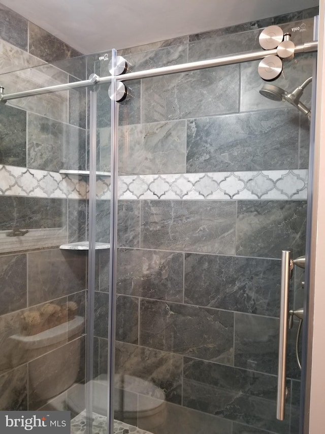 full bathroom featuring a stall shower