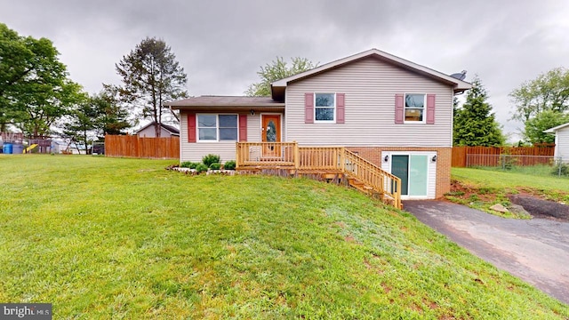 521 E Rdg Loop Rd, Romney, WV 26757 - tri-level home featuring fence and a front yard