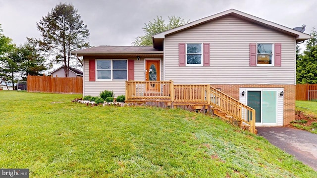521 E Rdg Loop Rd, Romney, WV 26757 - split level home with fence and a front lawn
