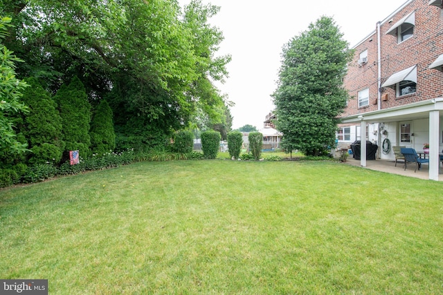 view of yard with a patio