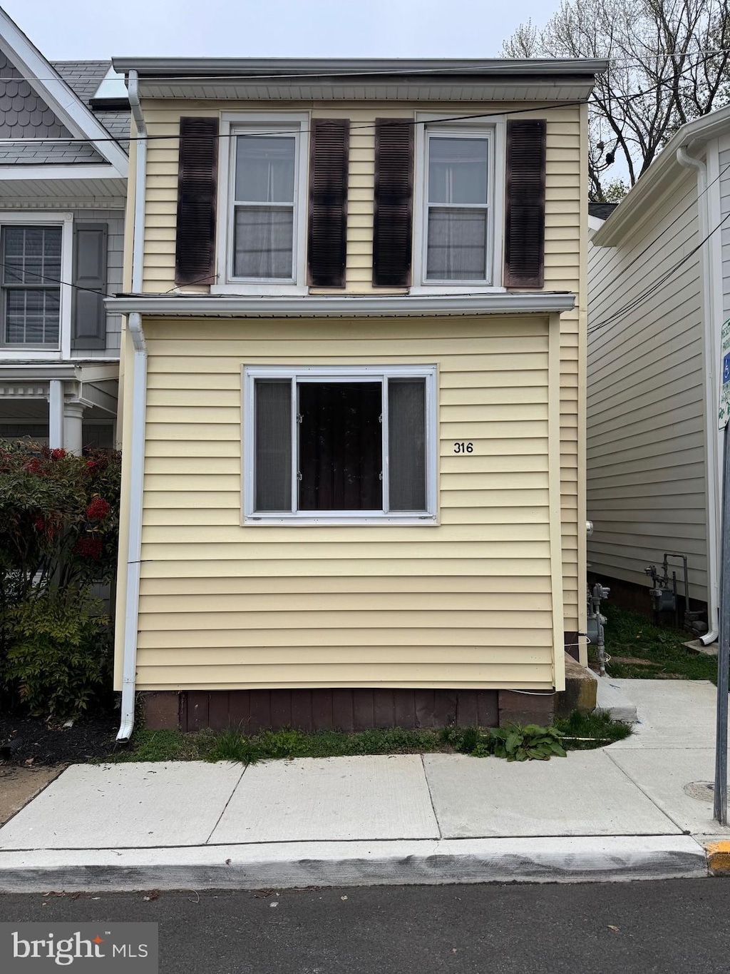view of side of property