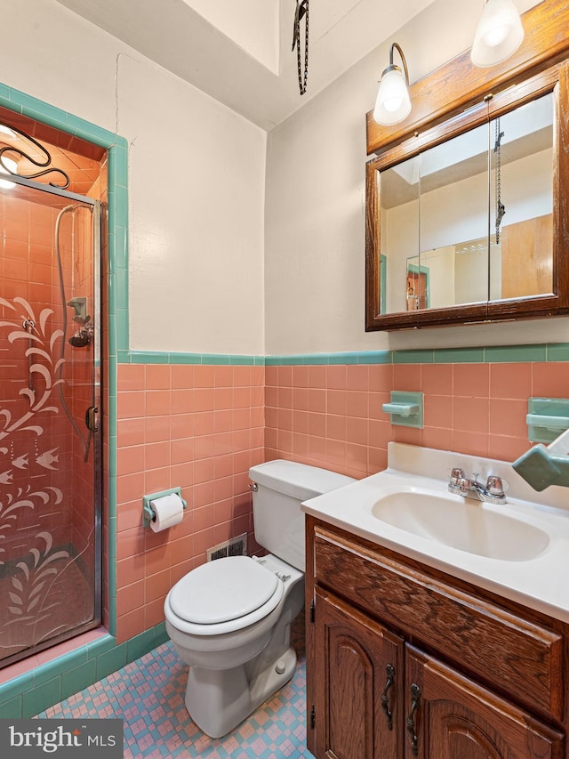 6833 E Roosevelt Blvd, Philadelphia, PA 19149 - full bath featuring a shower stall, a wainscoted wall, and tile walls