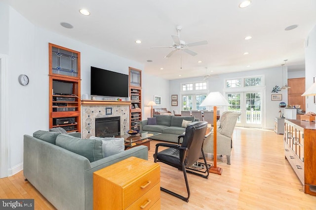 536 Yacht Club Dr, Ocean Pines, MD 21811 - living area featuring ceiling fan, light wood finished floors, a glass covered fireplace, recessed lighting, and baseboards