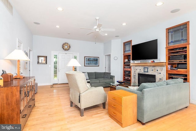 536 Yacht Club Dr, Ocean Pines, MD 21811 - living area featuring ceiling fan, light wood-style floors, a glass covered fireplace, recessed lighting, and baseboards