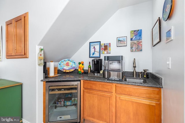 536 Yacht Club Dr, Ocean Pines, MD 21811 - indoor wet bar featuring wine cooler and lofted ceiling