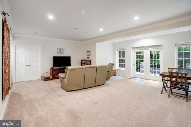 18565 Kerill Rd, Triangle, VA 22172 - living area featuring light carpet, ornamental molding, recessed lighting, and baseboards