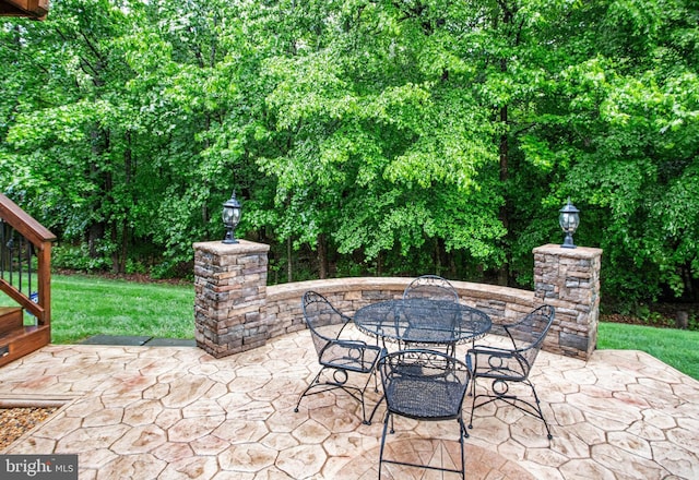 18565 Kerill Rd, Triangle, VA 22172 - view of patio with outdoor dining space