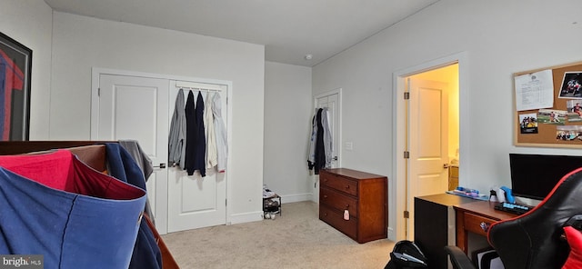 21340 Rainier Ln, Broadlands, VA 20148 - carpeted bedroom with an office area and a closet