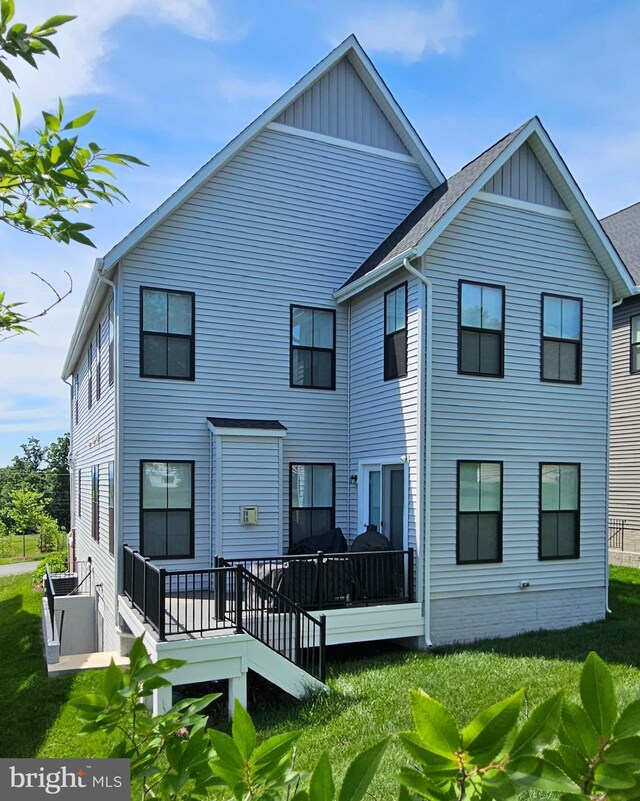 21340 Rainier Ln, Broadlands, VA 20148 - back of property with board and batten siding