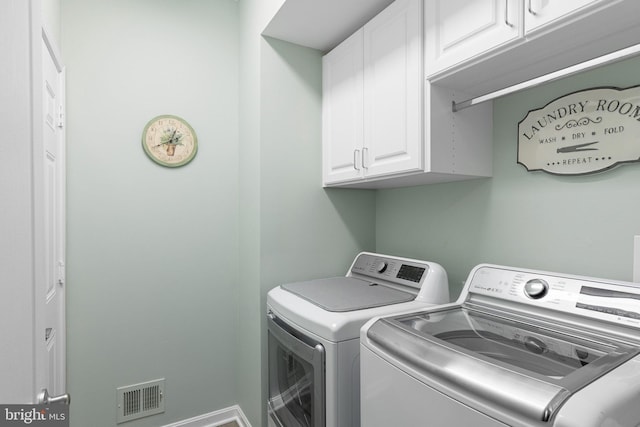 laundry room featuring visible vents, cabinet space, and washing machine and dryer