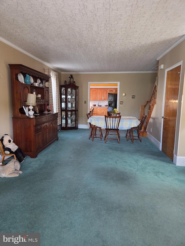 dining area featuring crown molding, carpet, and baseboards
