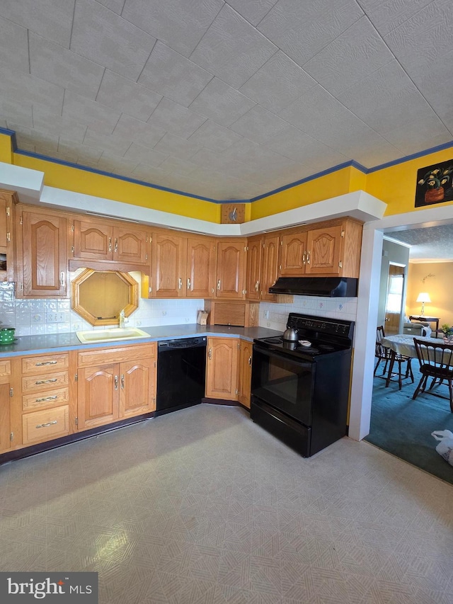 kitchen with a sink, backsplash, black appliances, and under cabinet range hood