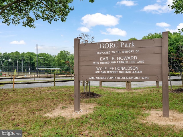 2322 Golden Chapel Rd, Odenton, MD 21113 - details featuring fence
