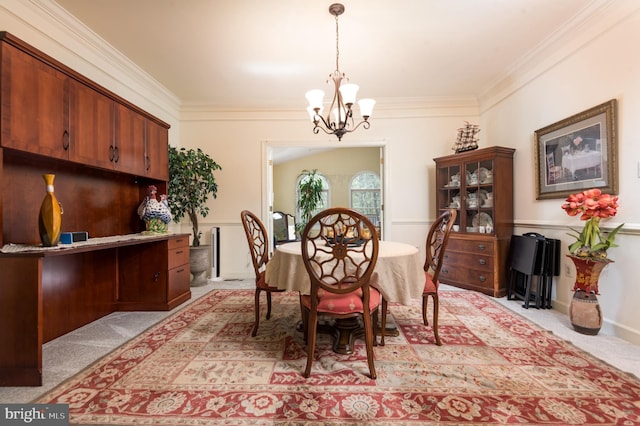 dining room featuring crown molding, a notable chandelier, and light colored carpet