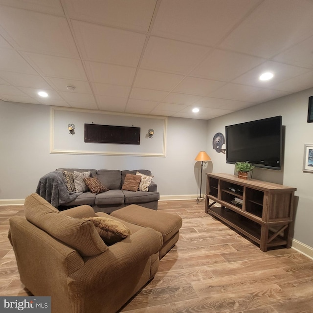 living room featuring baseboards, recessed lighting, wood finished floors, and a drop ceiling