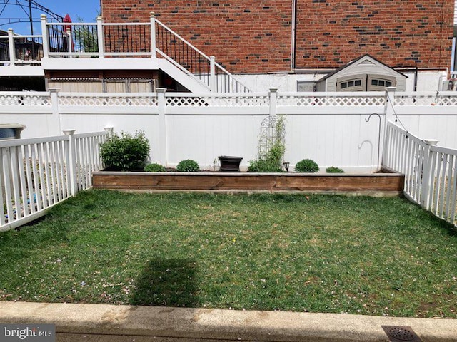 view of yard featuring a fenced backyard