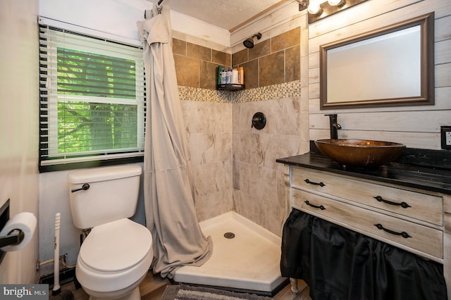 89 Cindys Way, Front Royal, VA 22630 - bathroom with vanity, a tile shower, and toilet