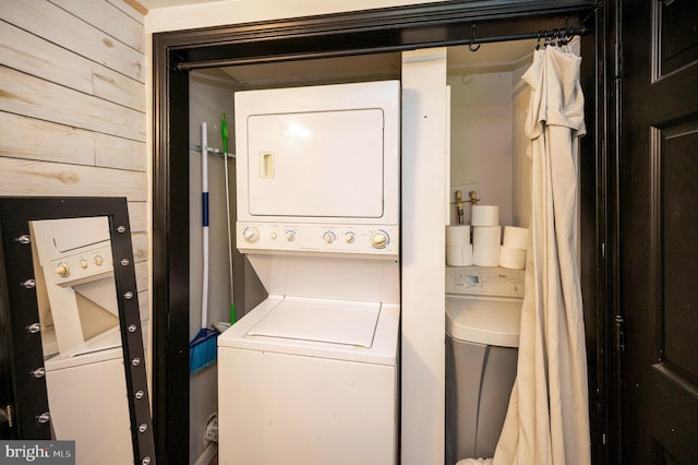 89 Cindys Way, Front Royal, VA 22630 - laundry area with laundry area and stacked washer / drying machine