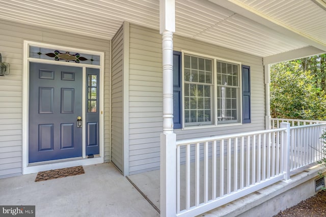 property entrance featuring a porch