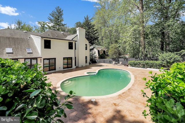 view of pool featuring fence, a fenced in pool, and a patio