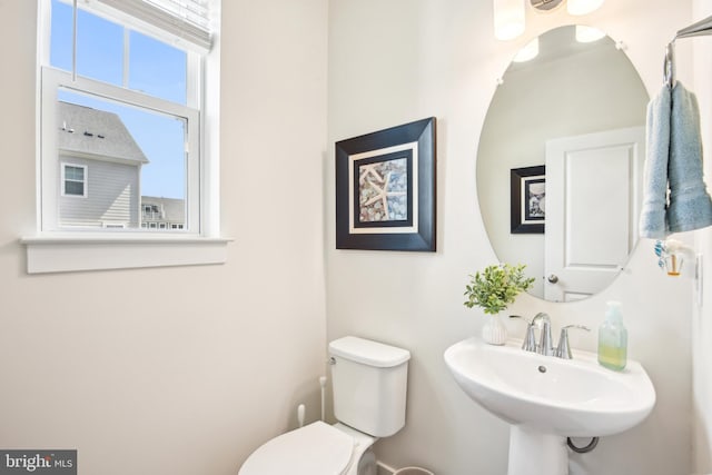 1579 Meadowlark Glen Rd, Dumfries, VA 22026 - bathroom with a sink and toilet