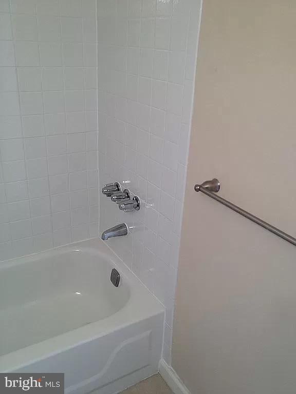 full bath featuring baseboards