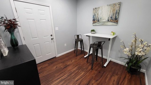538 Pontiac, Baltimore, MD 21225 - foyer featuring wood finished floors and baseboards