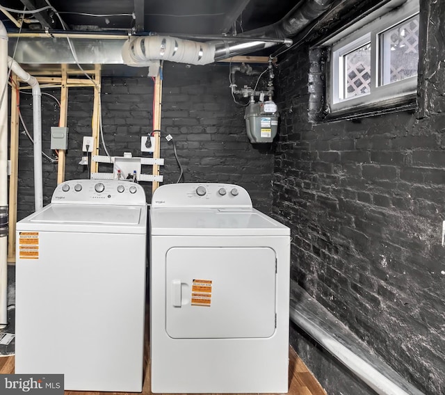 538 Pontiac, Baltimore, MD 21225 - washroom featuring washing machine and dryer
