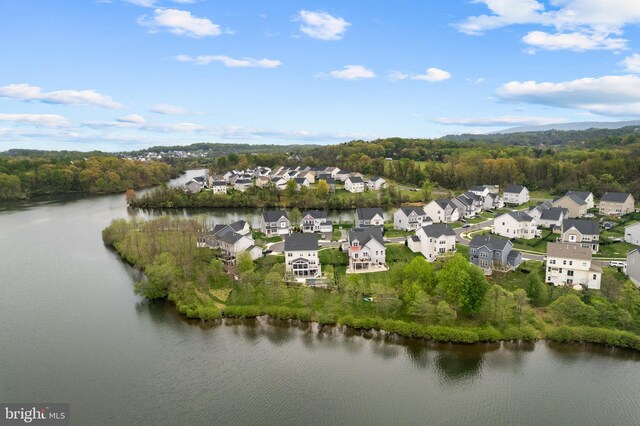 35898 Quantum Pl, Round Hill, VA 20141 - aerial view of property and surrounding area featuring a large body of water, nearby suburban area, and a forest