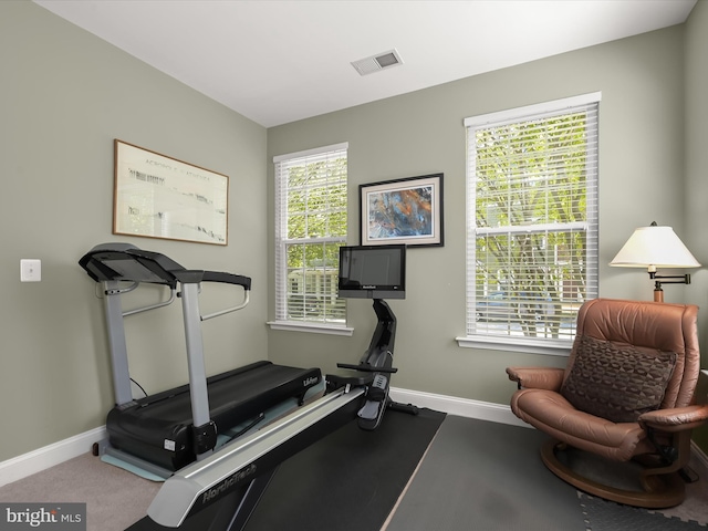 workout room with visible vents and baseboards