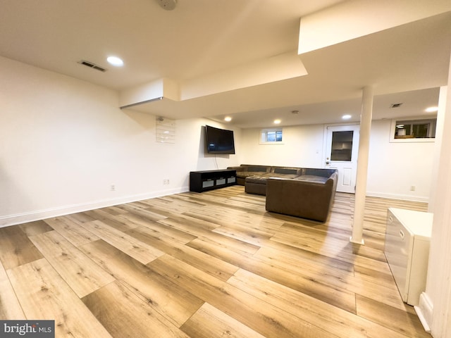living area featuring recessed lighting, baseboards, visible vents, and light wood-style flooring