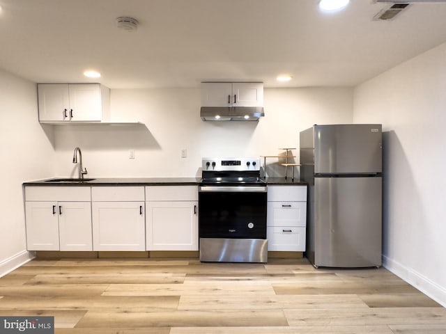 kitchen with visible vents, appliances with stainless steel finishes, a sink, under cabinet range hood, and white cabinetry