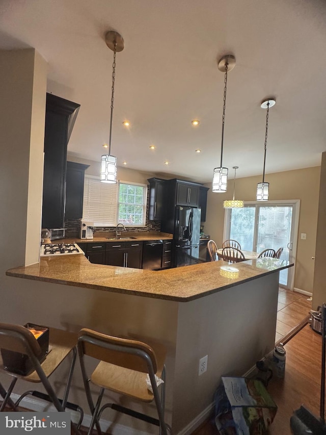 8800 Fenimore Pl, Bristow, VA 20136 - kitchen with black appliances, backsplash, a sink, decorative light fixtures, and recessed lighting