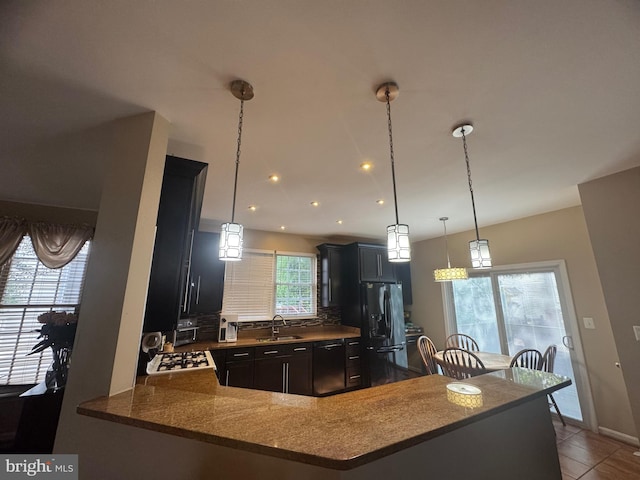 8800 Fenimore Pl, Bristow, VA 20136 - kitchen with black fridge with ice dispenser, a sink, decorative light fixtures, a peninsula, and recessed lighting