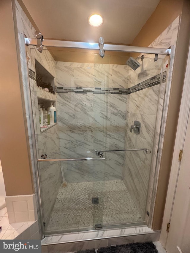 8800 Fenimore Pl, Bristow, VA 20136 - full bathroom featuring a stall shower