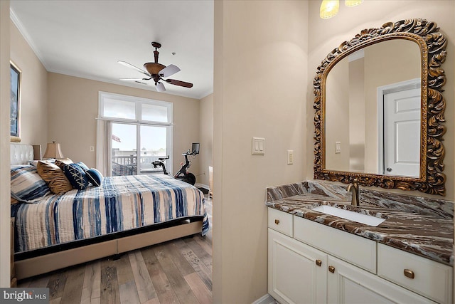 201 S Heron Dr Unit 9B, Ocean City, MD 21842 - bedroom featuring a sink, crown molding, light wood-style flooring, and ceiling fan