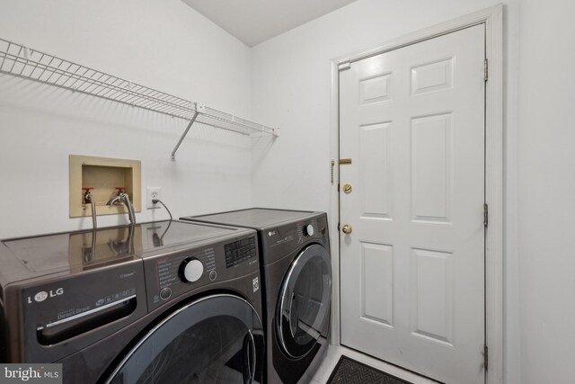 washroom with laundry area and washing machine and dryer