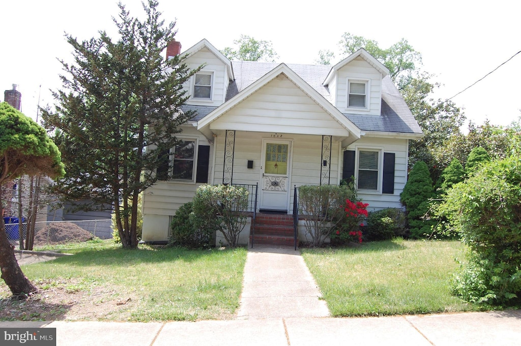 1028 N Frederick St, Arlington, VA 22205 - cape cod-style house featuring a front yard and covered porch