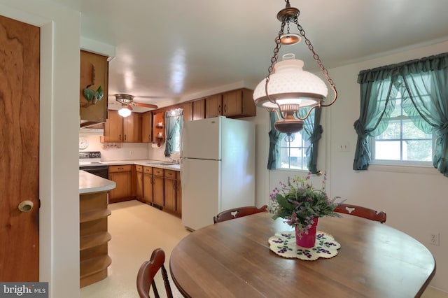 dining space featuring a ceiling fan